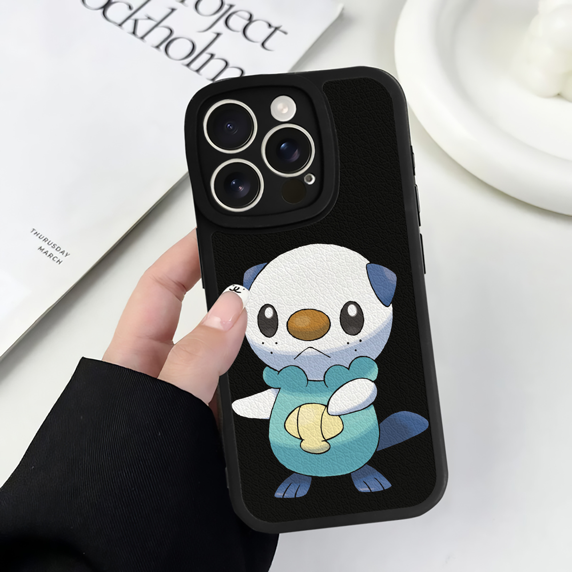 （画像用） ポケットモンスター Pokémon 【iPhone 16シリーズ対応】シリコンスマホケース（レザー調） 材質：シリコン